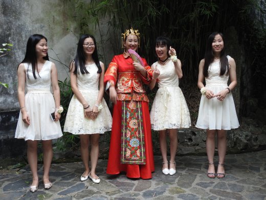 Suting & her Bridesmaids at Tongli