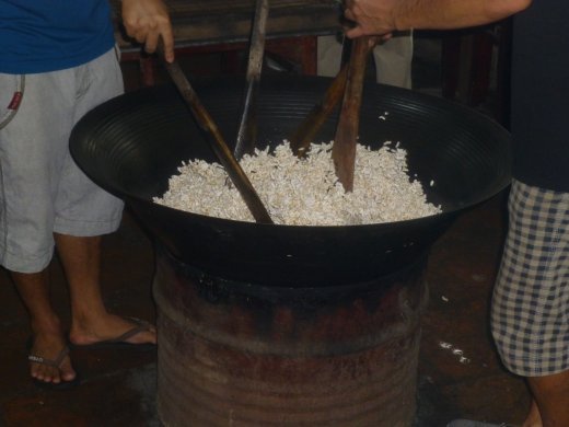 Cai Be.Mixing Popcorn & Toffee