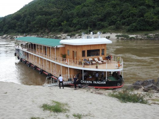 Ban Huay Laow Kauum Village