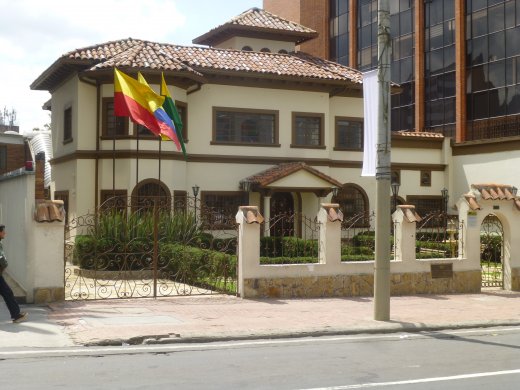 Colonial Bldg across from AC Mall