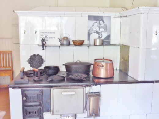 07.20.Ainola (15) Kitchen with Two Maids who worked 60+ yrs