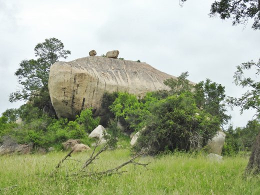 Naphe Boulders